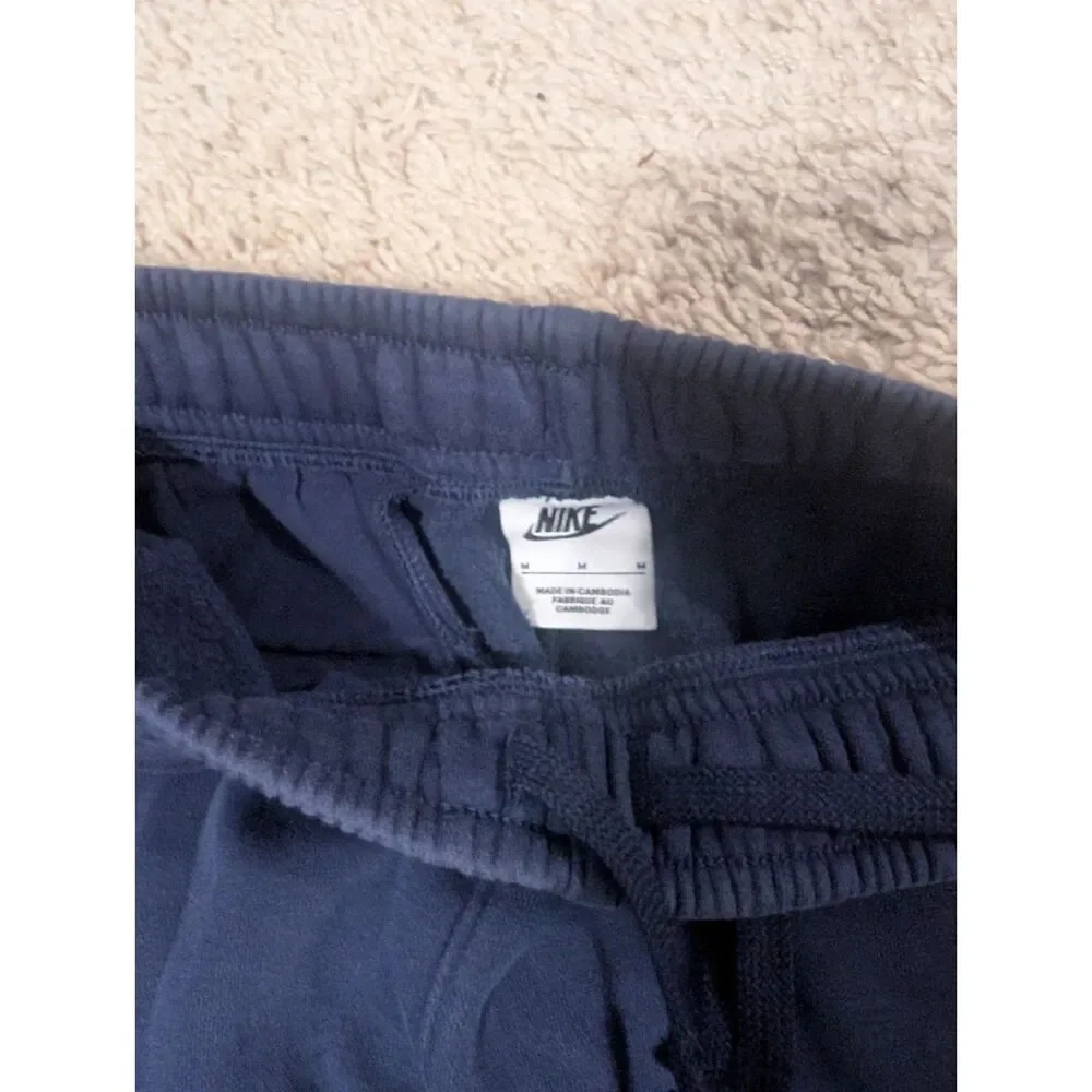 Nike sportswear club
